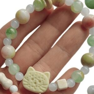 Kawaii Green and White Beaded Cat Kitten Bracelet
